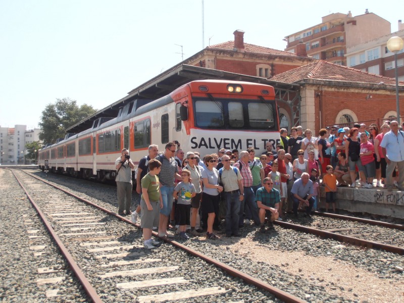 Tren especial València-Alcoi fletado por l'Associació Ferroviària de Godella para reivindicar mantenimiento de la línea y servicio de viajeros